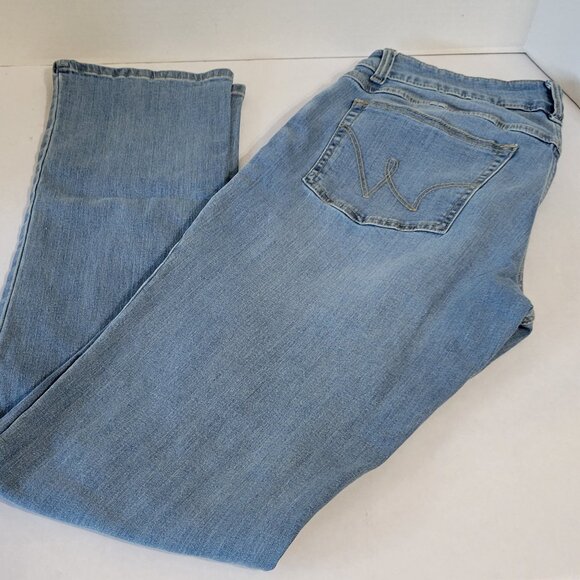 Wrangler Essential Straight Jean Light Brianna Wash 11/12x36 - 1009MWTGB - Picture 1 of 4